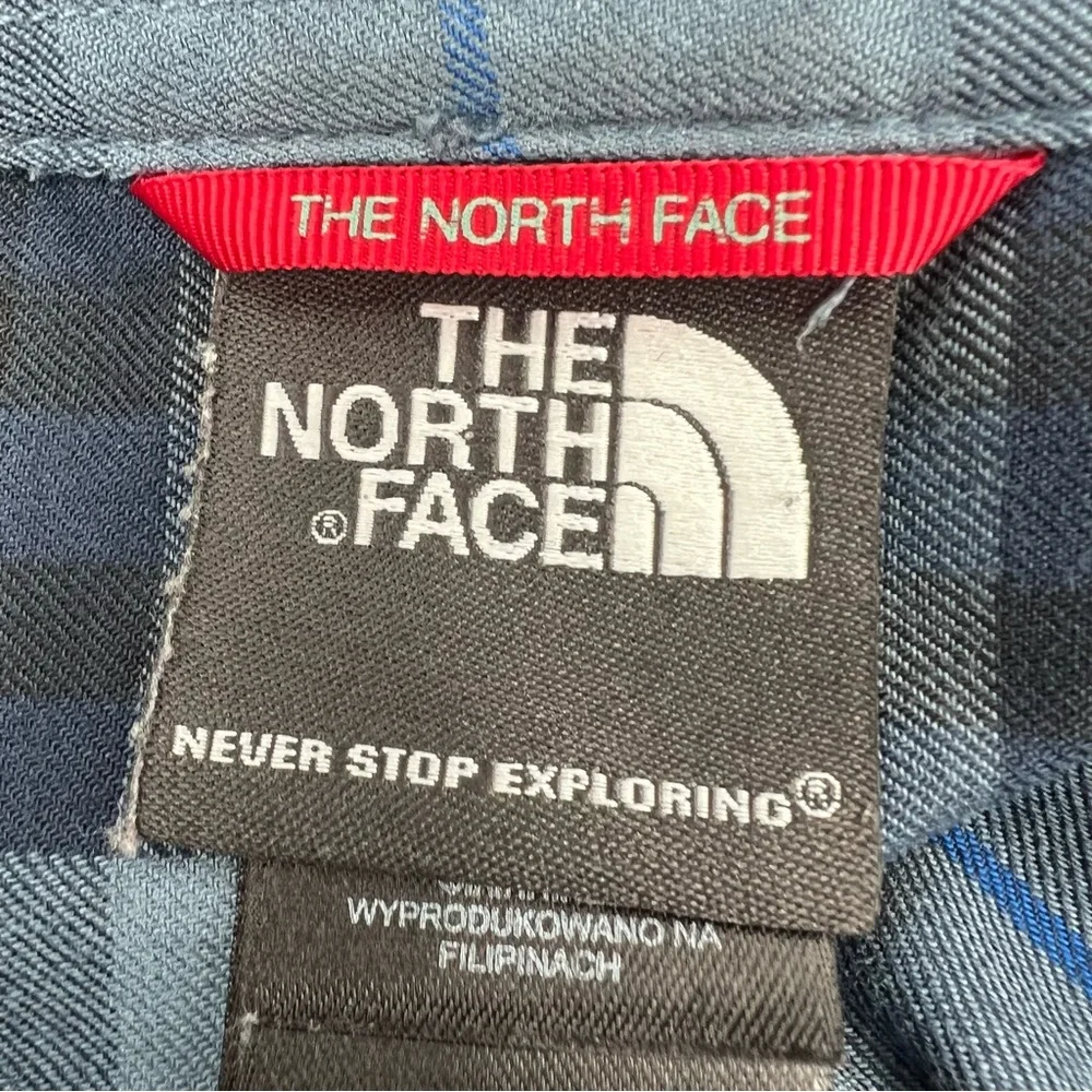 The North Face Blue Plaid Long‎ Sleeve Shirt Men size Large Snap buttons.